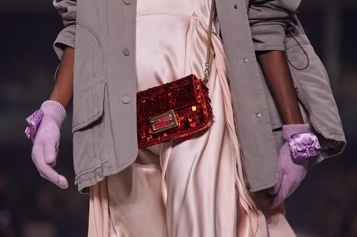 Spezialkollektionen mit Marc Jacobs, Tiffany und Sarah Jessica Parker wurden am Laufsteg präsentiert.