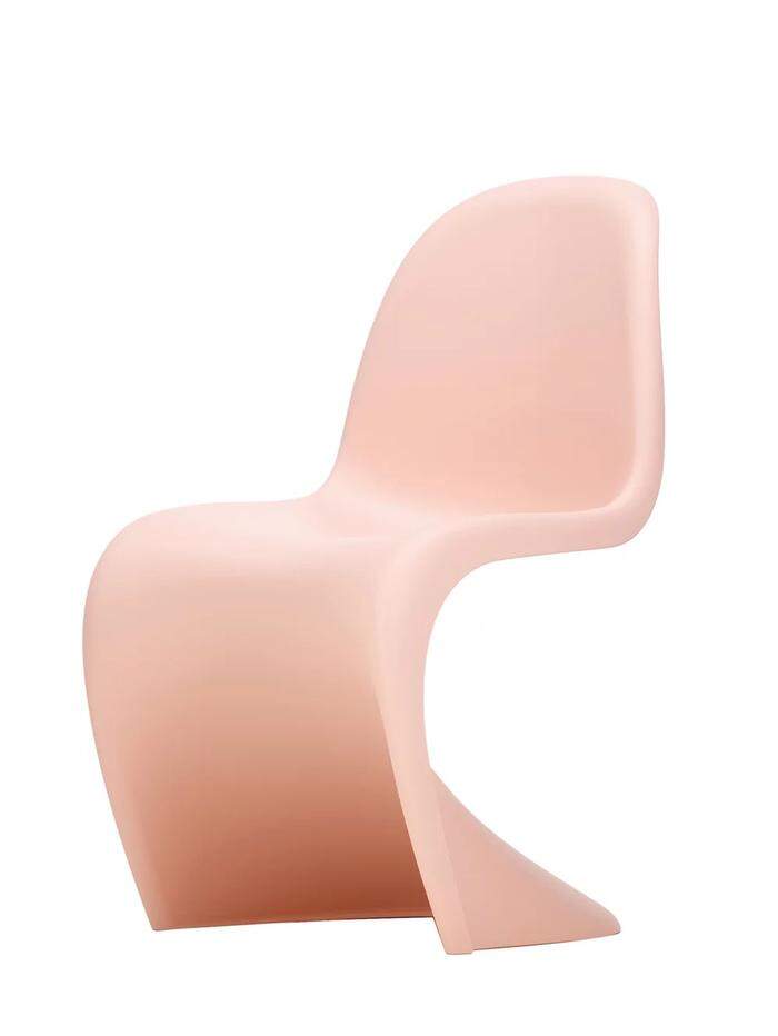 Frei schwingen: Der Panton Chair ist ein Klassiker der Möbelgeschichte. Verner Panton entwarf den Stuhl 1959 mit Vitra. Es war der erste aus einem Stück gefertigte Vollkunststoff-Freischwingerstuhl.