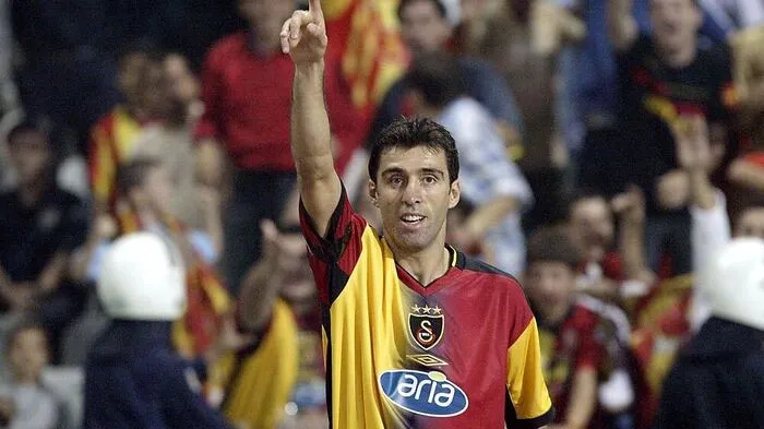 Der türkische Fußballgott Sükür im Jahr 2003 im Dress von Galatasaray 