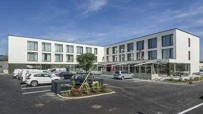 Am Mittwoch wurde beim neuen„Hotel Seven“ in Maria Gail noch eifrig gearbeitet. Am Freitag wird es offiziell eröffnet