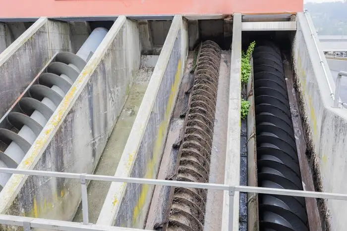 Mit den archimedischen Schrauben wird das Wasser nach oben befördert