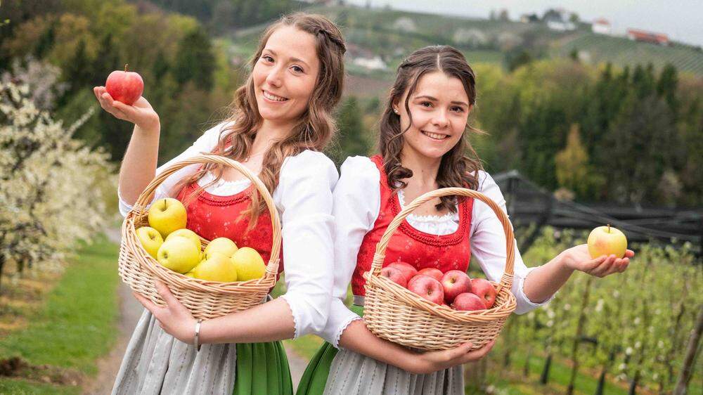 Ulrike Kreimer aus St. Ruprecht an der Raab (l.) und Helene Fattinger aus Stübing/Deutschfeistritz sind die neuen steirischen Apfelhoheiten