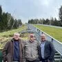 Jürgen Winkler (sportlicher Leiter des Kulms), Klaus Neuper (Bürgermeister Bad Mitterndorf) und Christoph Prüller (OK-Chef) am Kulm (v.l.n.r.)