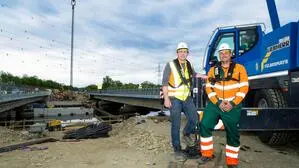 Bauleiter Andreas Lainer und Stephan Rossmann bei der Autobahnbrücken-Baustelle bei Graz
