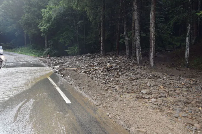 Mehrere Straßen im Raum Bad St. Leonhard wurden durch Geröll verlegt.