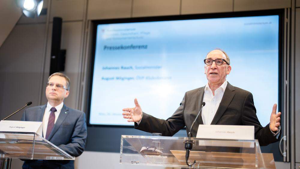 Klubobmann August Wöginger (ÖVP) und Sozialminister Johannes Rauch (Grüne) während einer PK zum Thema &quot;Pensionserhöhung 2023&quot; in Wien 
