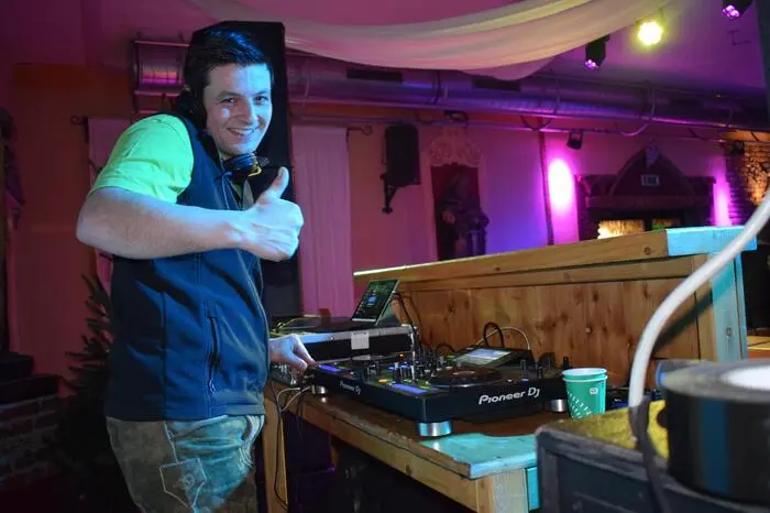 In der Disco sorgte das Team von „e.tainment“ mit DJ Crazy Bauer und an der Ausschank die Spielberger Landjugend für gute Stimmung.