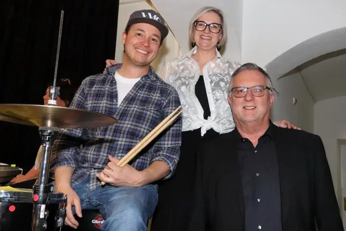 Freuten sich über einen erfolgreichen Konzertabend Sebastian Scheiber (Musikschule Althofen), Renate Altmann und Horst Baumgartner Musikschule Feldkirchen.
