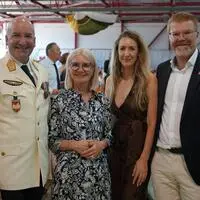 Sie habe „Sympathie für das Bundesheer, aber nicht für die Airpower“, sagt SPÖ-Bundesrätin Gabriele Kolar (2. v. l.), hier beim Sommerball am Donnerstagabend. Im Bild mit Air Chief Gerfried Promberger, der Knittelfelder SPÖ-Gemeinderätin Amra Haller und Bürgermeister Harald Bergmann 