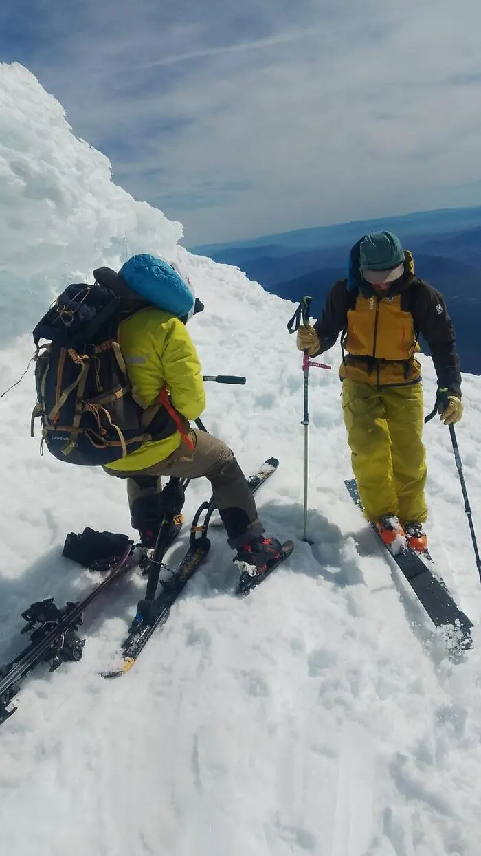 Kurz vor dem Start werden die zur Beweisführung notwendigen Gerätschaften, wie die GoPro-Kamera aktiviert