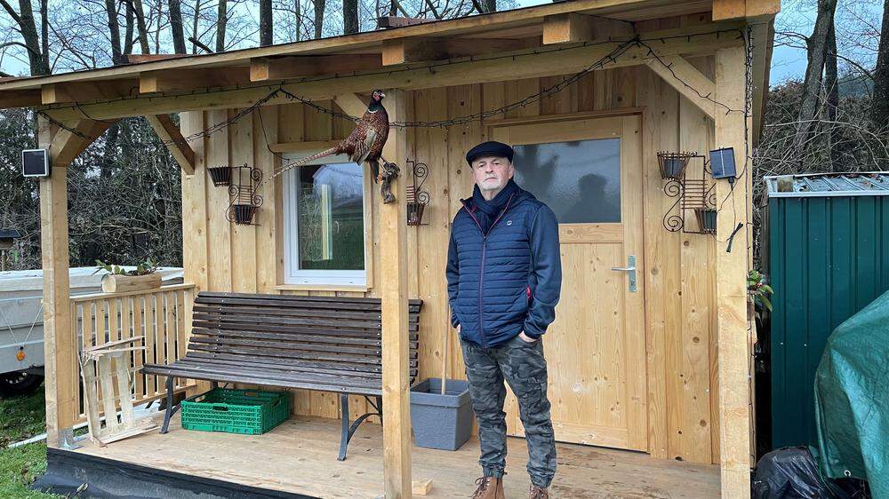 Ernst Holzer hat unzählige Stunden in die Errichtung dieser Hütte gesteckt – nun soll sie wieder weg