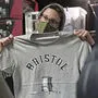 Das von Banksy gestaltete Bristol-T-Shirt