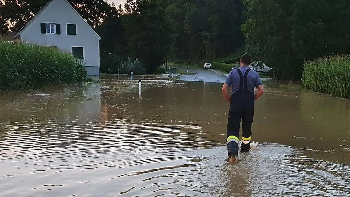 sich die Wetterlage vorstellen wie eine Kiste Dynamit, meint Rieder. „Da passiert auch nichts, wenn sie nicht zündet. Aber es reicht schon ein kleiner Funke, um eine Explosion auszulösen.“