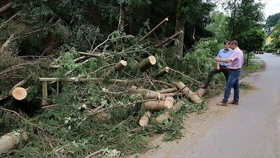 Bezirkshauptmann Hannes Peißl (l.) und Kainachs Bürgermeiser Viktor Schriebl im Freisinggraben