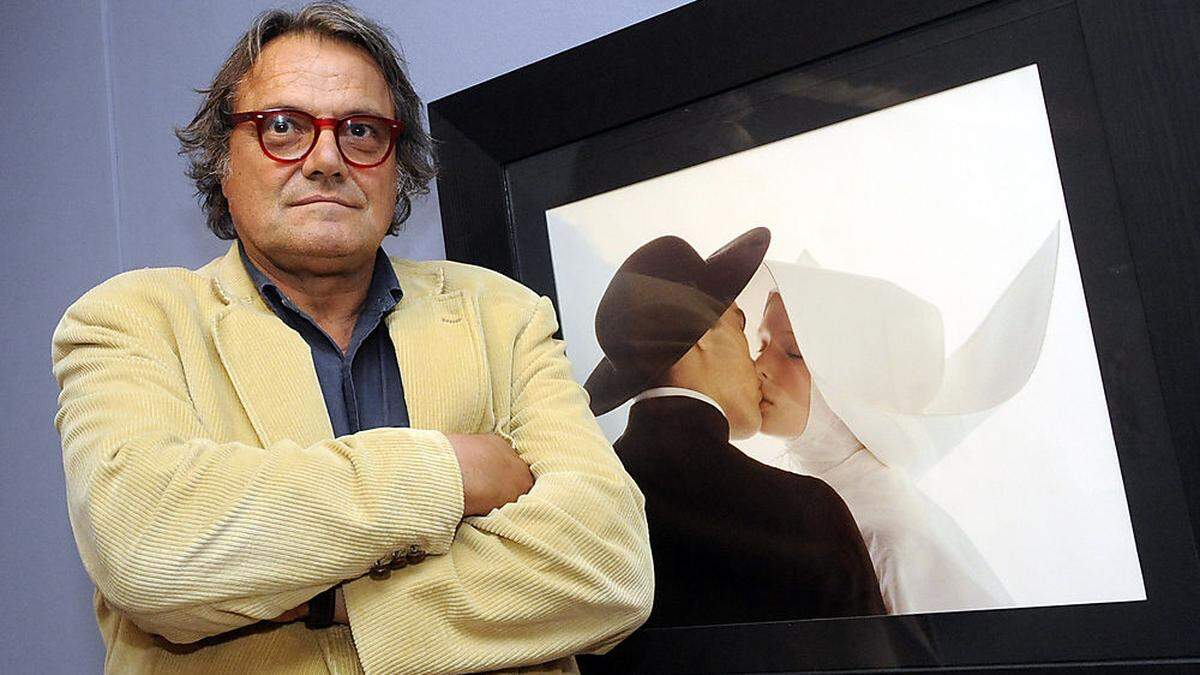 Oliviero Toscani mit einem seiner berühmten Sujets für Benetton