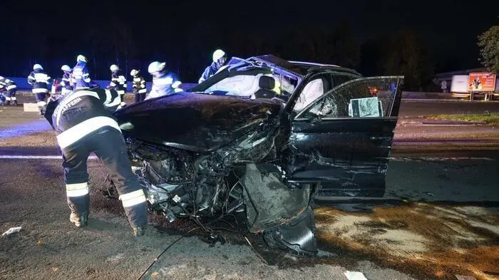 Schwerer Unfall mit nur einer leicht Verletzten auf der Südautobahn im steirischen Wechselabschnitt ..