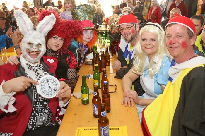Klicken Sie sich durch die besten Fotos eines närrischen Nachmittags!