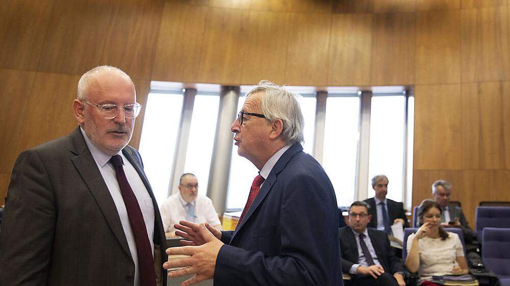 Noch-EU-Kommissionspräsident Juncker im Gespräch mit seinem möglichen Nachfolger Timmermans (l.).