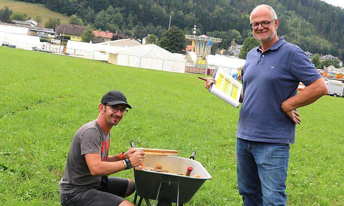 Bernhard Jamer und Arthur Ottowitz teilen den Krämermarkt ein