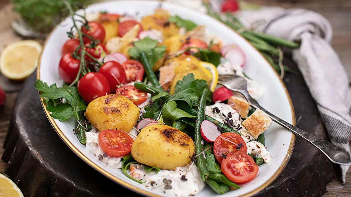 Heringsalat mit buntem Gemüse