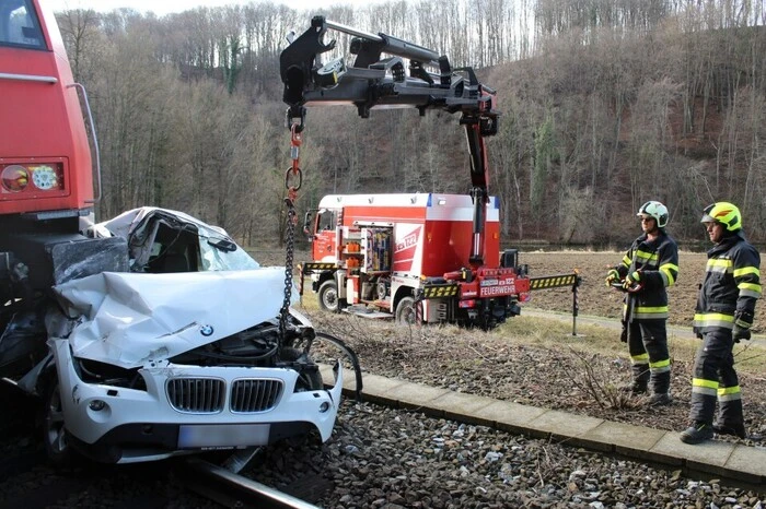 Die Stadtfeuerwehr Leibnitz, das Rote Kreuz, Polizei und Rettugshubschrauber rückten zu dem Einsatz aus.