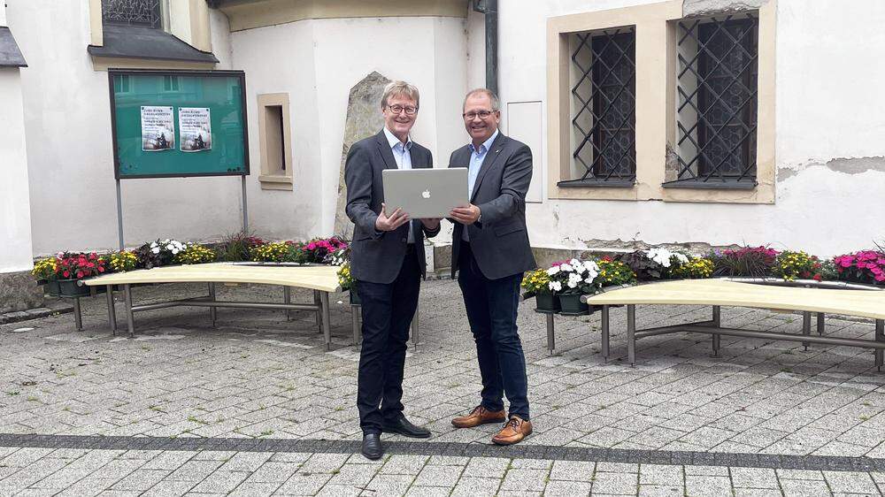 WestNet-Geschäftsführer Günter Rathswohl und Bürgermeister Bernd Osprian freuen sich über das kostenlose WLAN am Voitsberger Hauptplatz