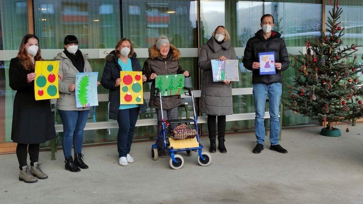 Übergabe der Werke bei den Häusern Bethesda und Albertini, Zeichnungen und Bastelarbeiten, persönliche Briefe der Kinder