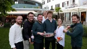 Das Team der „Meillerei“ im Kärntnerhof: Georgi Boyadzhiev, Restaurantleiter Stephan Abdoun-Bauer, Alex Krankl, Geschäftsführerin Sandra Strauss, Küchenchef Sebastian Ferk, Lena Strauss und Raphi Eberhardt (von links)