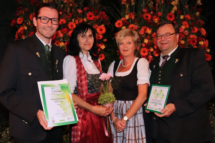 Die Gemeinde Edelschrott bekam vier Floras in der Kategorie "Schönster Markt".