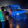 Das Unfallfahrzeug war laut Feuerwehr schwer beladen