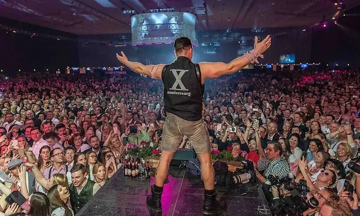 Andreas Gabalier 2019  am Ball – zehn Jahre nach seinem ersten großen Bühnenauftritt