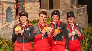 Veronika, Johannes, Guide Elisabeth und Barbara mit ihren Medaillen