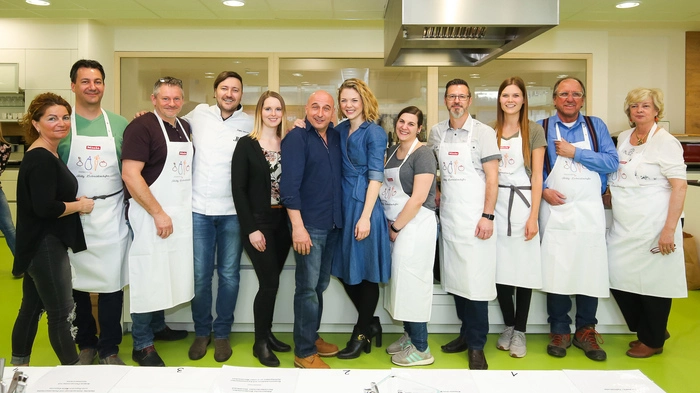 Beworben hatten sich viele, aber sieben Kandidaten - alle aus der Steiermark - kochten am Mittwochnachmittag im Grazer Steiermarkhof (Miele-Aktivküche) um den Titel des steirischen Landesmeisters. In nur zwei Stunden mussten sie alle ein dreigängiges Menü auf insgesamt sechs Teller bringen.