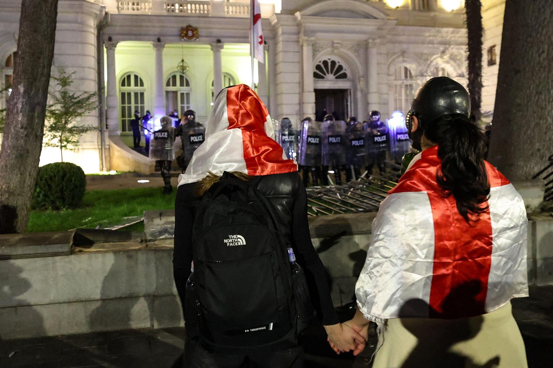 Georgien: Demonstranten wollten Präsidentenresidenz stürmen