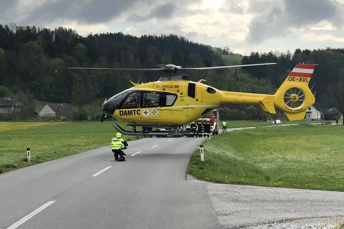 Eine 78-Jährige kam mit ihrem Pkw von der Fahrbahn ab ...