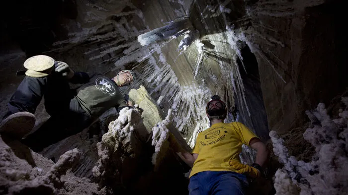 Unter dem Berg Sodom am Toten Meer in Israel verbirgt sich die nach Forscherangaben längste bekannte Salzhöhle der Welt. 