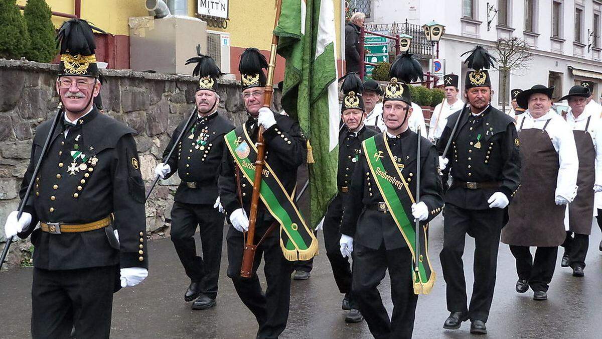 Das Bergmannsbrauchtum an der Stierischen Eisenstraße wird von Knappschaftsvereinen, Musikkapellen und bergmännischen Unternehmen getragen und aktiv gelebt