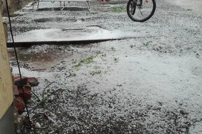 Klicken Sie sich durch die aktuellen Unwetter-Bilder unserer Leser!