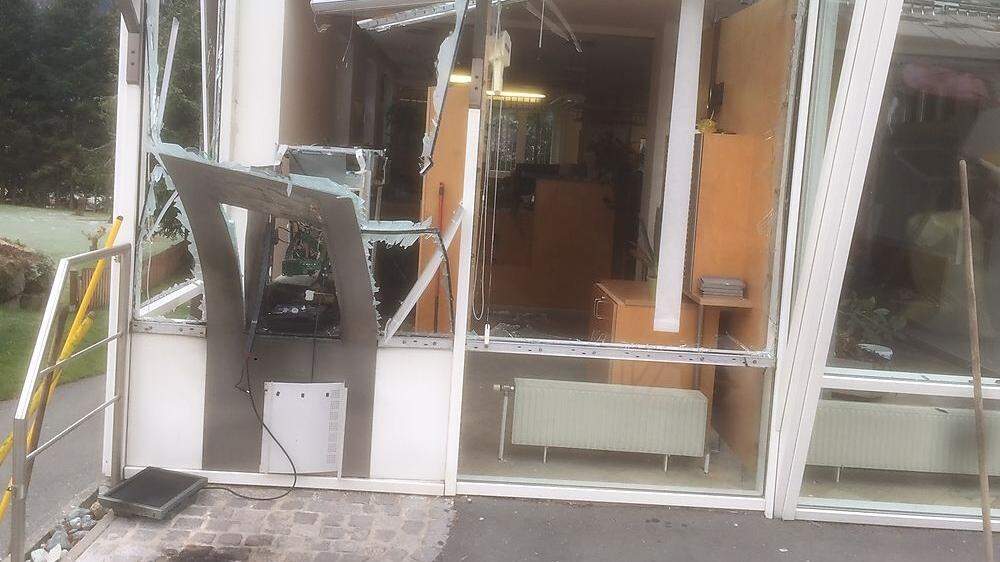 Der Bankomat der Dolomitenbank in Gundersheim wurde Montagfrüh gesprengt