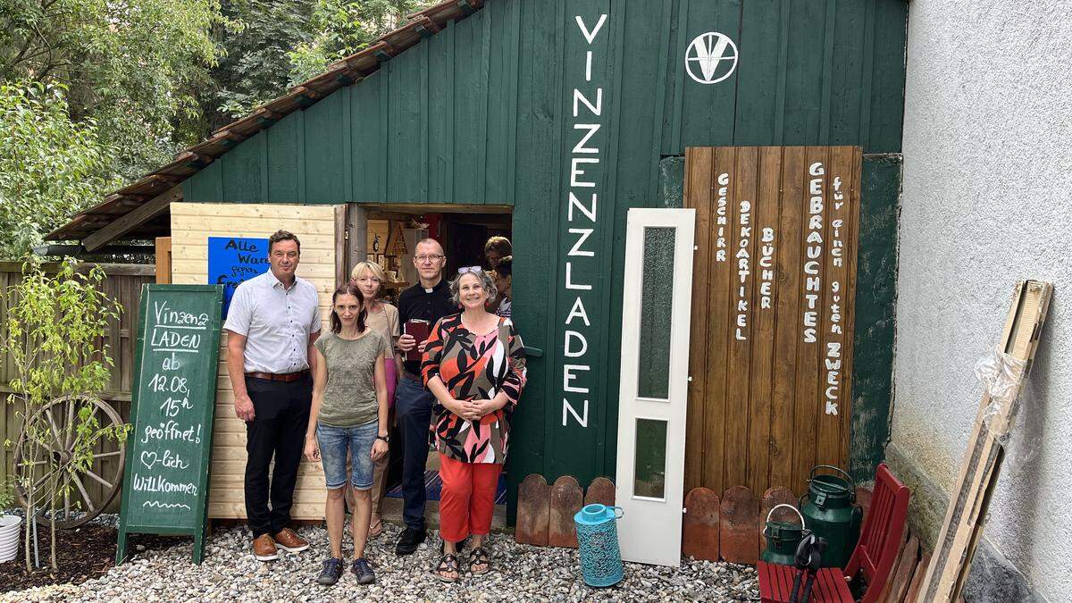 Die Hütte auf der Pfarrwiese, die seit längerem leer steht, wurde in einen Laden verwandelt