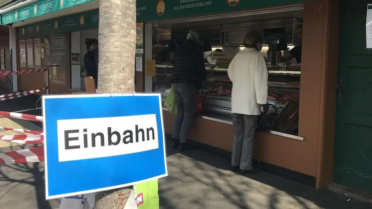 Einbahnsystem gegen das Gedrängel vor der Fleischtheke