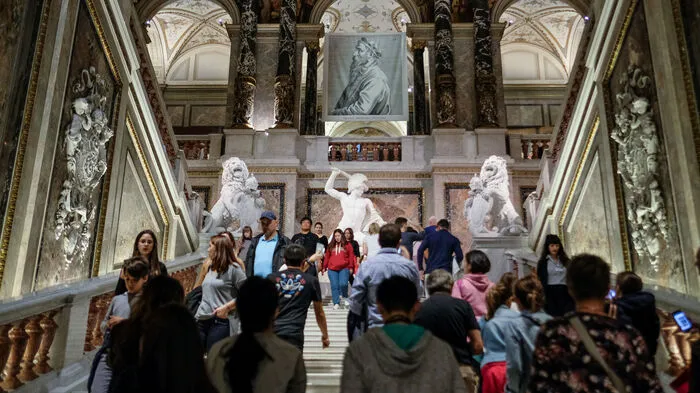 Die "Lange Nacht der Museen" hat bei ihrer 19. Ausgabe 395.974 Besucher in rund 700 Museen und Kulturinstitutionen in ganz Österreich und Teilen von Slowenien, Liechtenstein, der Schweiz und Deutschland verzeichnet.