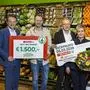 Andreas Spreitzer (Landmarkt KG), Alexander Zeiller (Lebenshilfe Ennstal), Johannes Pauritsch (Landmarkt KG), Marktleiterin Brigitte Hansmann und Christoph Holzer (SPAR Steiermark und Südburgenland)