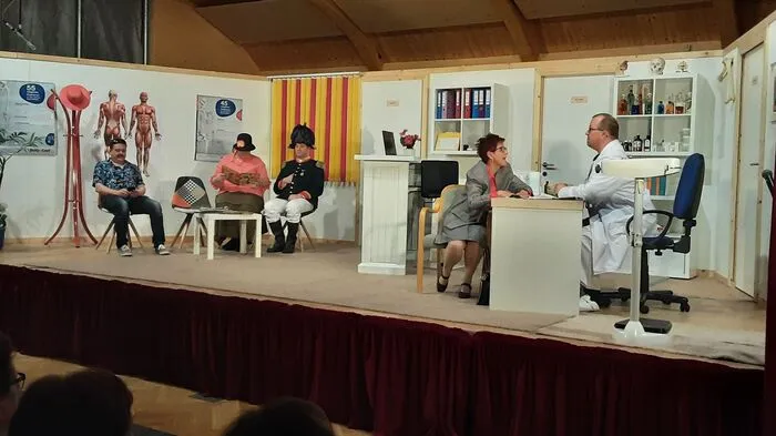 Die Theaterrunde Krakau lud zum Stück "Der Nächste bitte", eine Komödie in drei Akten von Hans Schimmel.