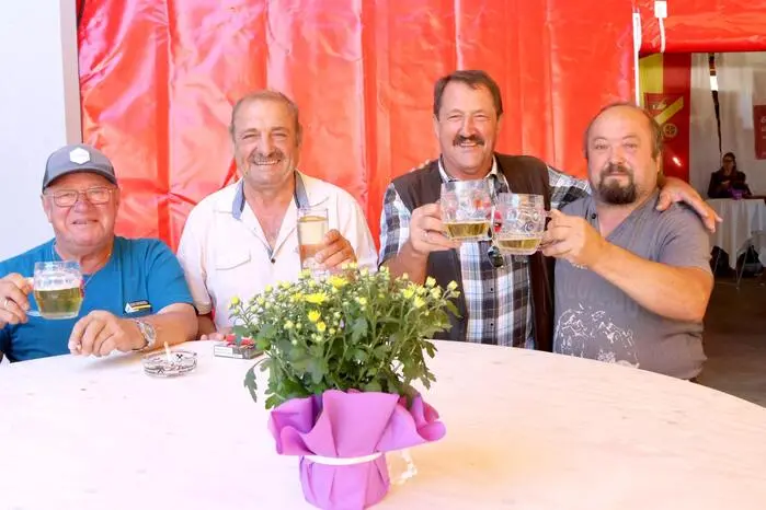 Ein Video vom Althofener Feuerwehrfest gibt es auf Facebook Kleine Zeitung St. Veit/Feldkirchen zu sehen. Klicken Sie sich durch die Fotogalerie!