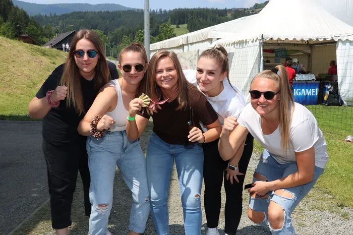 Das Damenteam "Gegen-Gegen" aus Graz in der Steiermark belegte den 1. Platz beim 2. HINTI-Cup 2023! Die KLEINE Zeitung gratulierte den Siegerinnen!