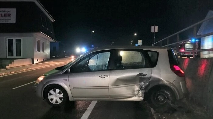 Am Mittwochabend kam es auf der B 72 in Greith zu einem Verkehrsunfall mit zwei beteiligten Pkw.
