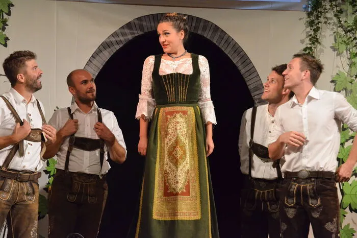 Unter den Ehrengästen: Valentin Blaschitz, Vizebürgermeister Markus Lakounigg, Stadtrat Gerald Grebenjak, Bildungswerk-Obfrau Irmgard Dreier ...