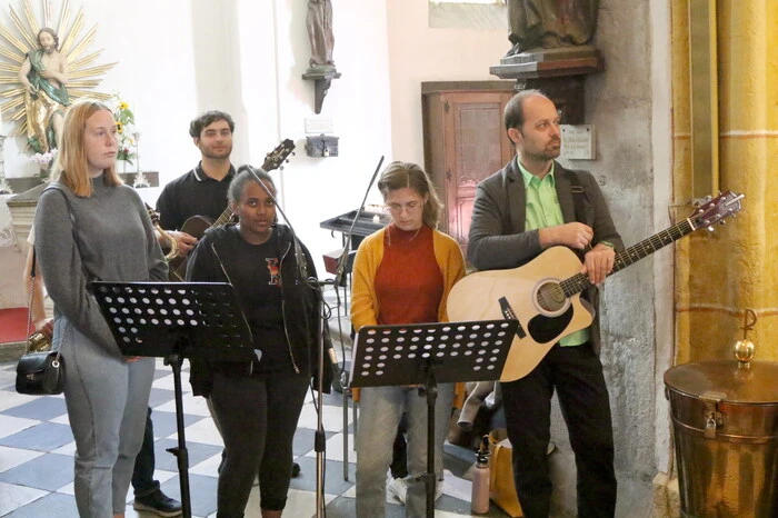 Für die musikalische Umrahmung der Feierlichkeiten sorgten der Kirchenchor, die „Jaritz-Kapelle“ sowie „New Soul“ (Foto). 