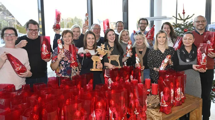 Eine lieb gewordene Tradition setzten die 15 Mitarbeiter des Remax-Impuls-Teams in Seeboden unter ihrem Chef Peter Kleinfercher heuer wieder fort.